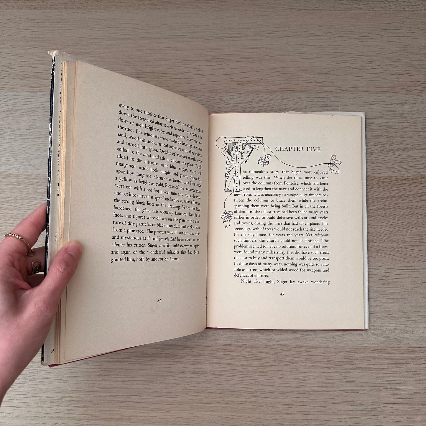 Glass, Stones & Crown | Hardcover | Anne Rockwell