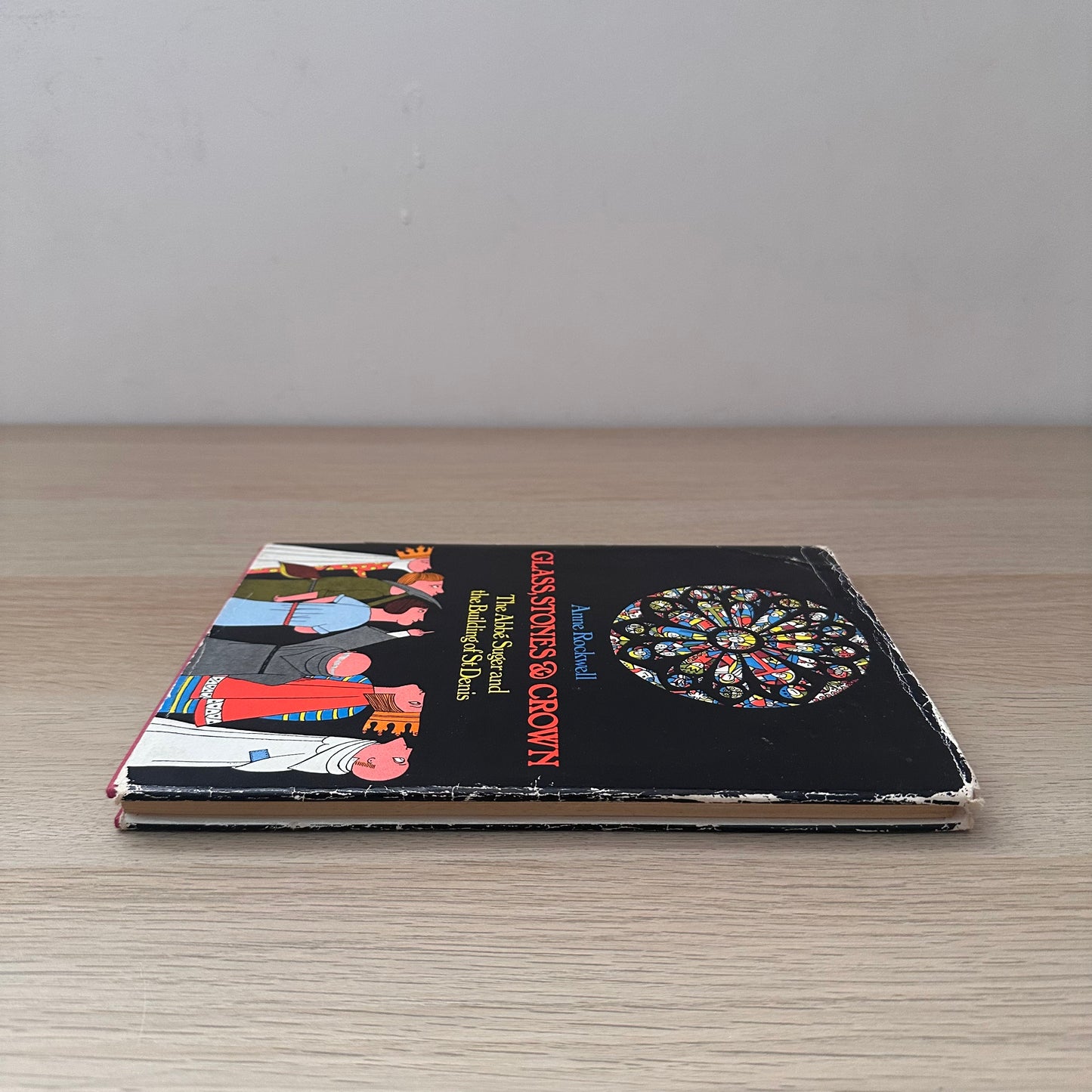 Glass, Stones & Crown | Hardcover | Anne Rockwell