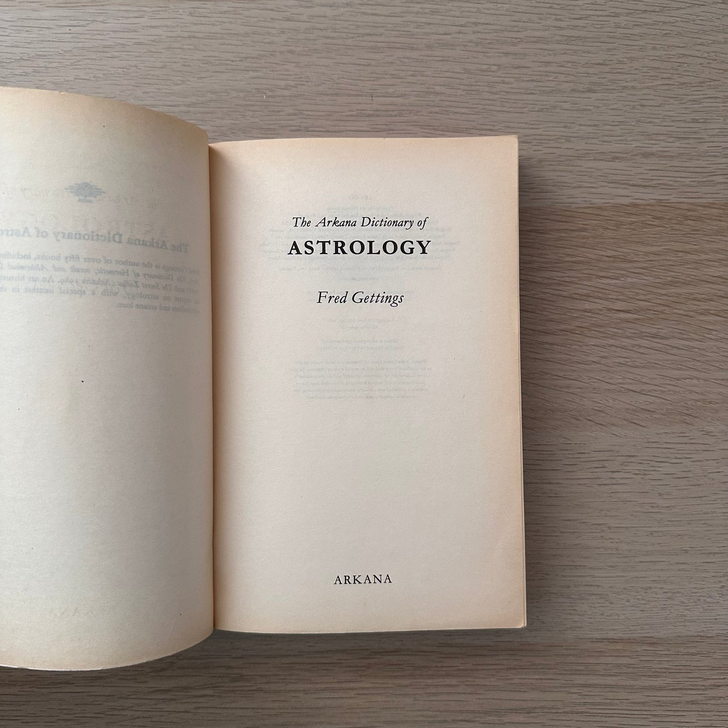 The Arkana Dictionary of Astrology | Paperback | Fred Gettings