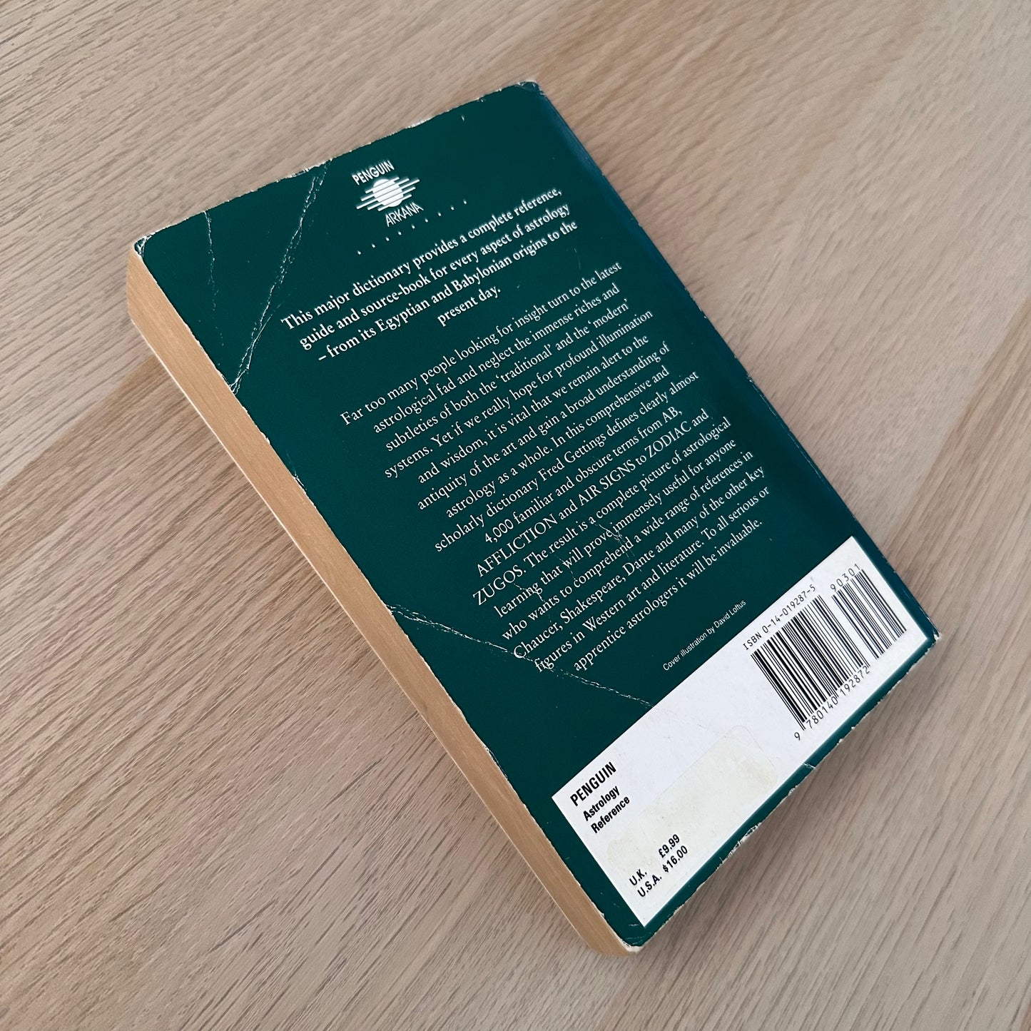 The Arkana Dictionary of Astrology | Paperback | Fred Gettings