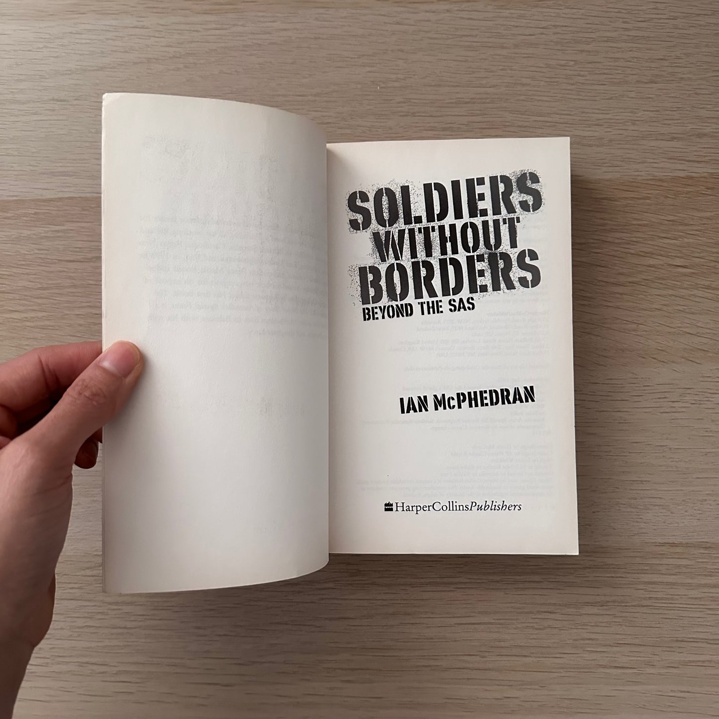 Soldiers Without Borders | Paperback | Ian McPhedran