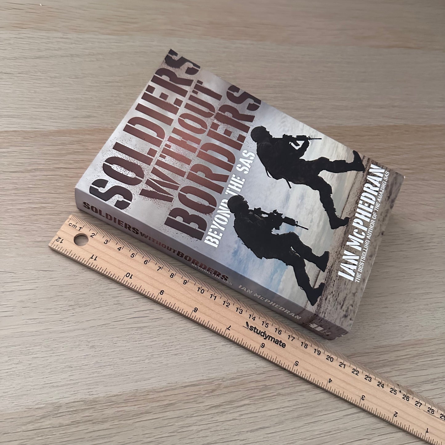 Soldiers Without Borders | Paperback | Ian McPhedran