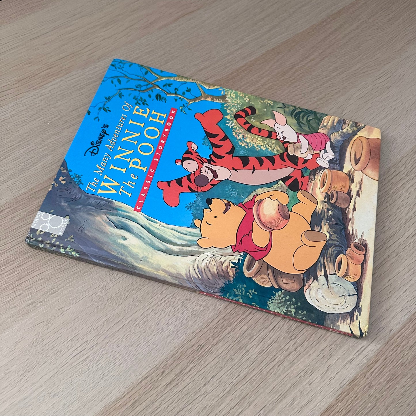 Disney | Classic Storybook | 1998 | The Many Adventures of Winnie The Pooh