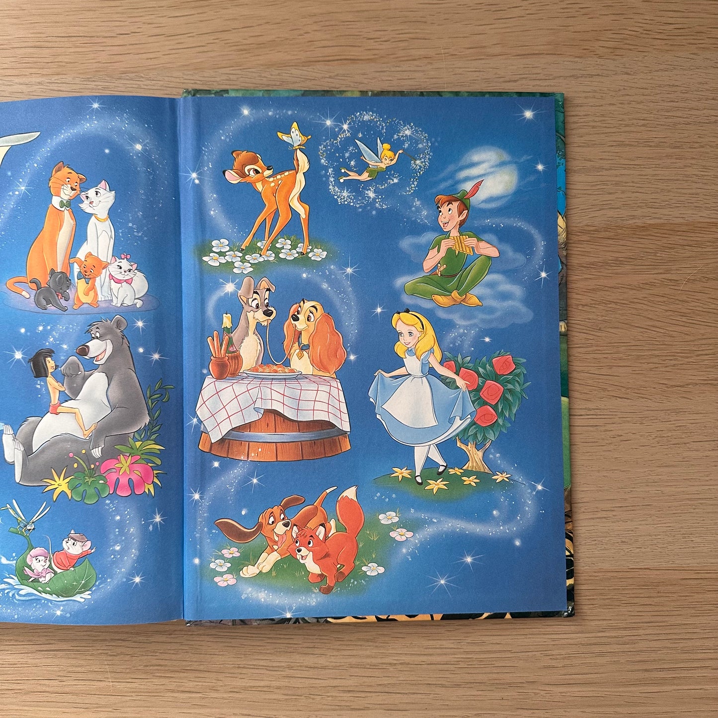 Disney | Classic Storybook | 1998 | The Many Adventures of Winnie The Pooh