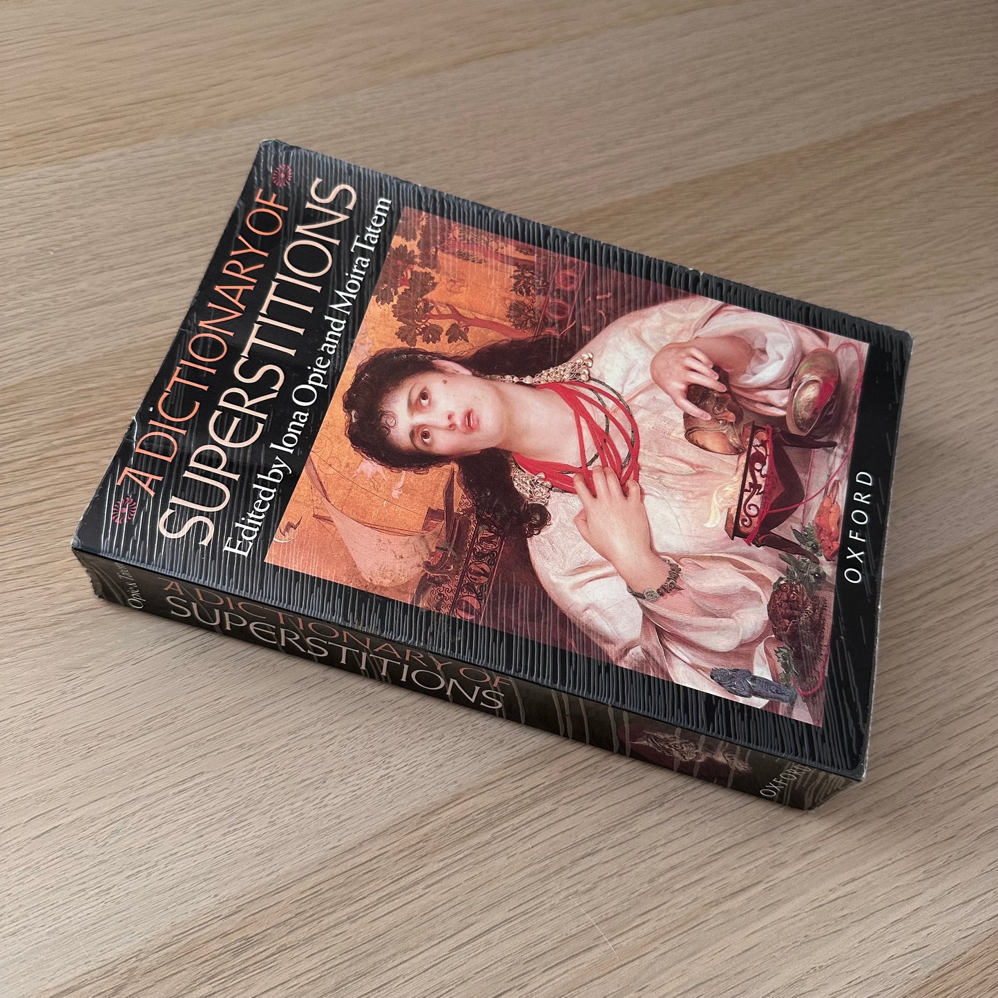 A Dictionary of Superstitions | Iona Opie & Moira Tatem