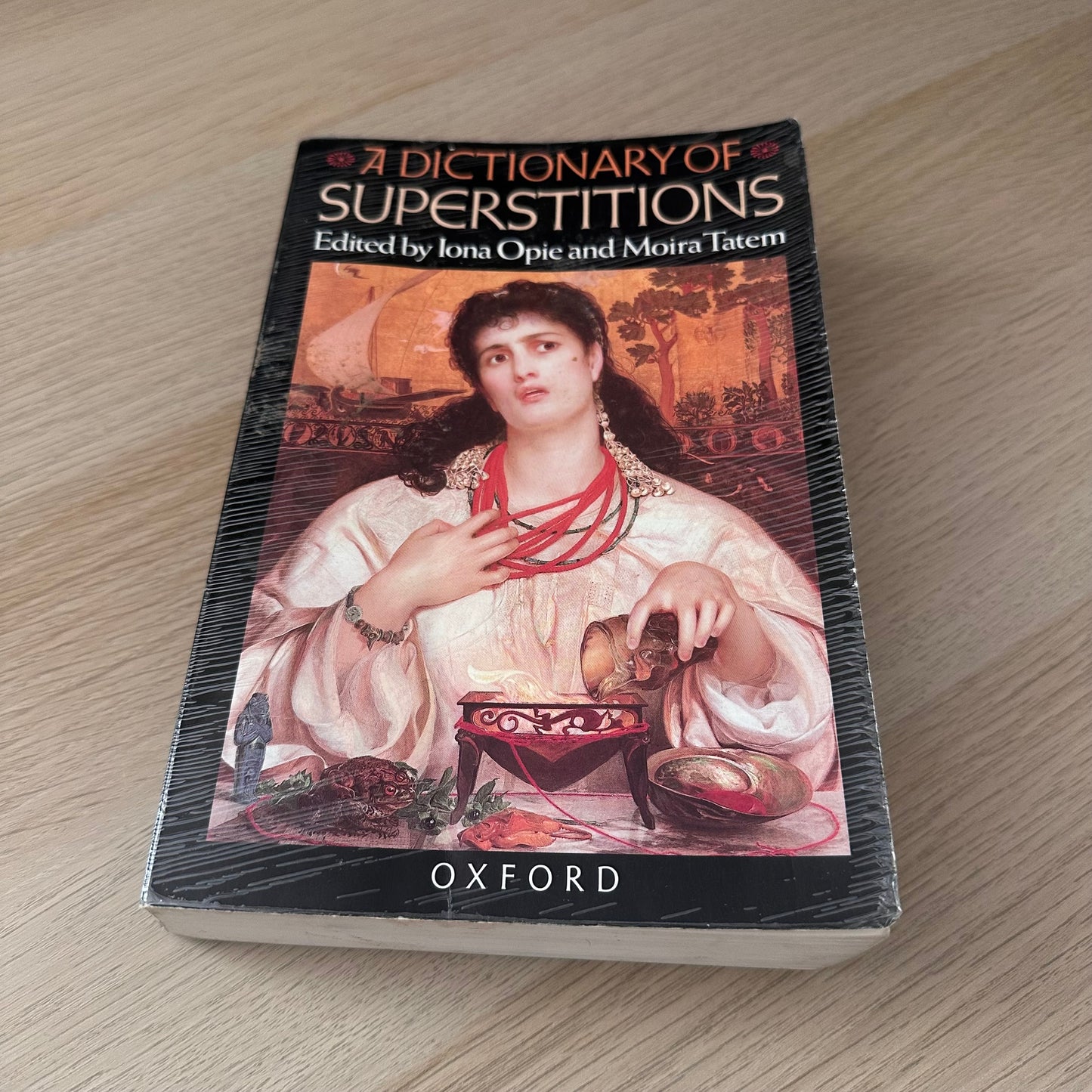 A Dictionary of Superstitions | Iona Opie & Moira Tatem