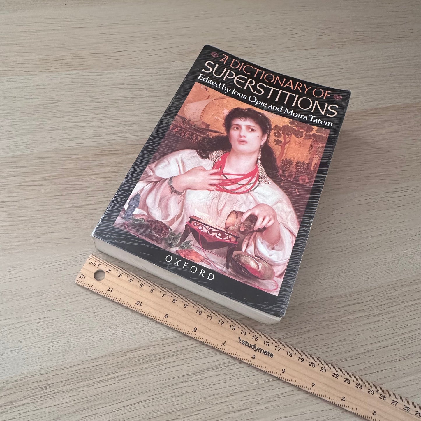 A Dictionary of Superstitions | Iona Opie & Moira Tatem