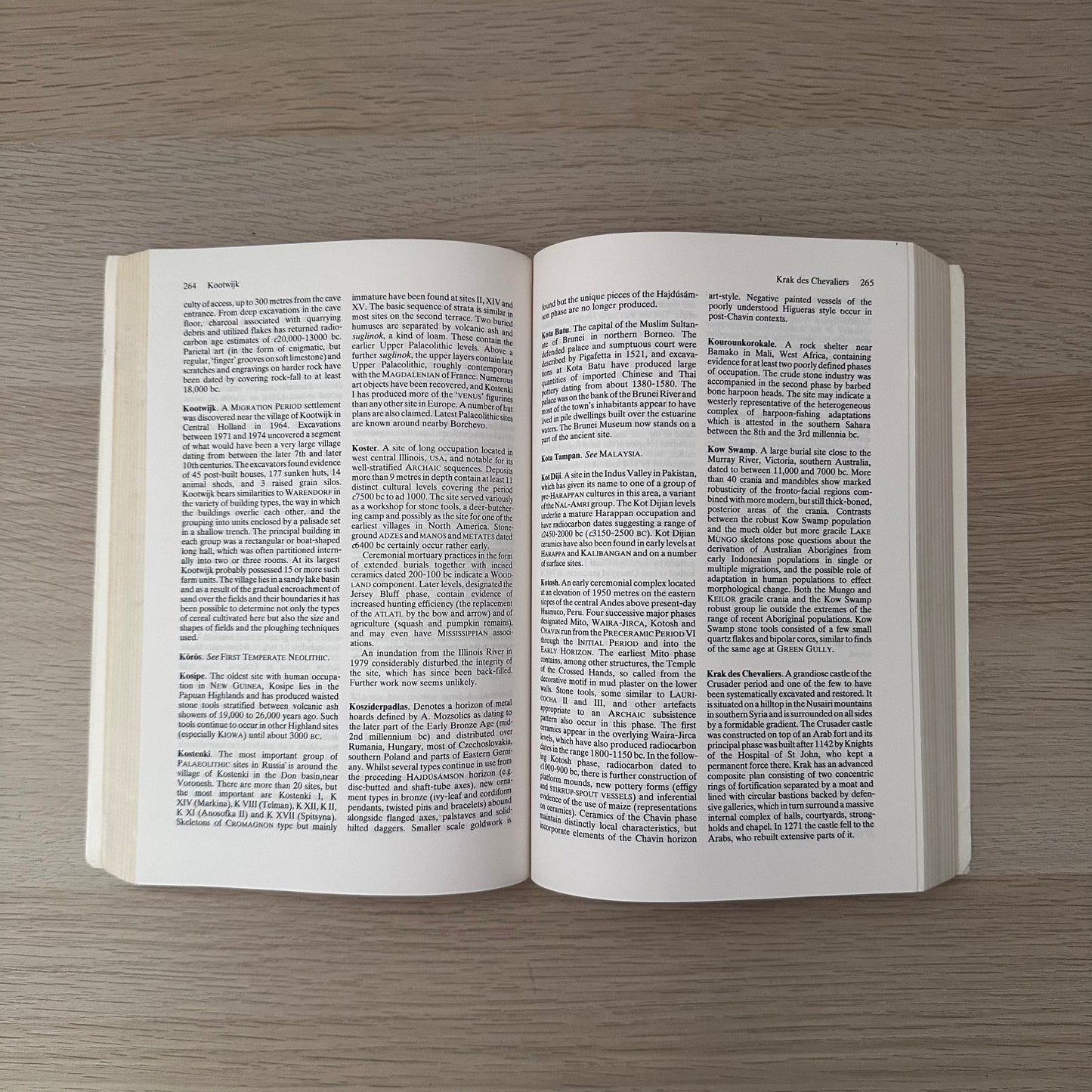 Macmillan Dictionary of Archaeology | Ex-Library