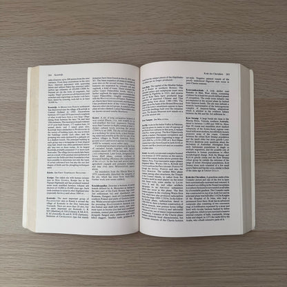 Macmillan Dictionary of Archaeology | Ex-Library