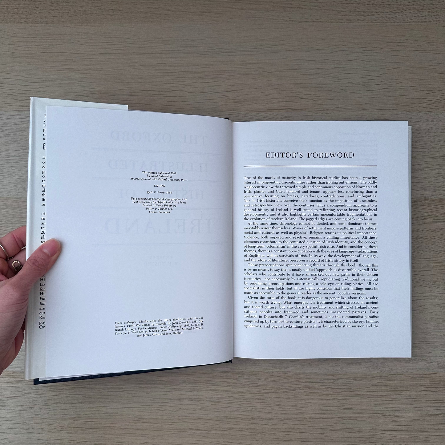 The Oxford Illustrated History of Ireland | R.F. Foster