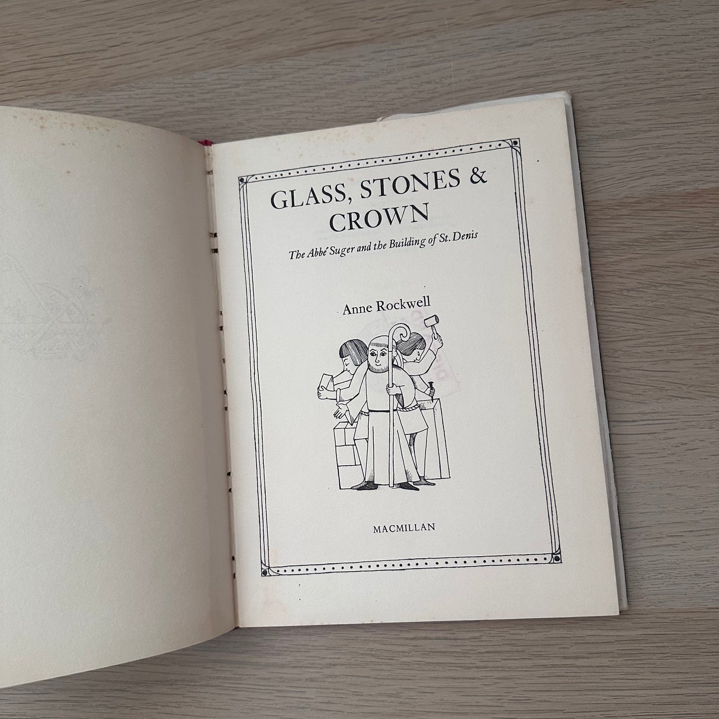 Glass, Stones & Crown | Hardcover | Anne Rockwell