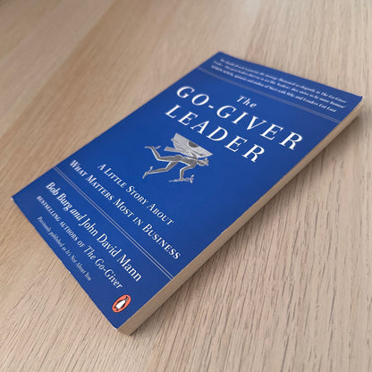 The Go-Giver Leader: A Little Story About What Matters Most in Business | Paperback | Bob Burg and John David Mann