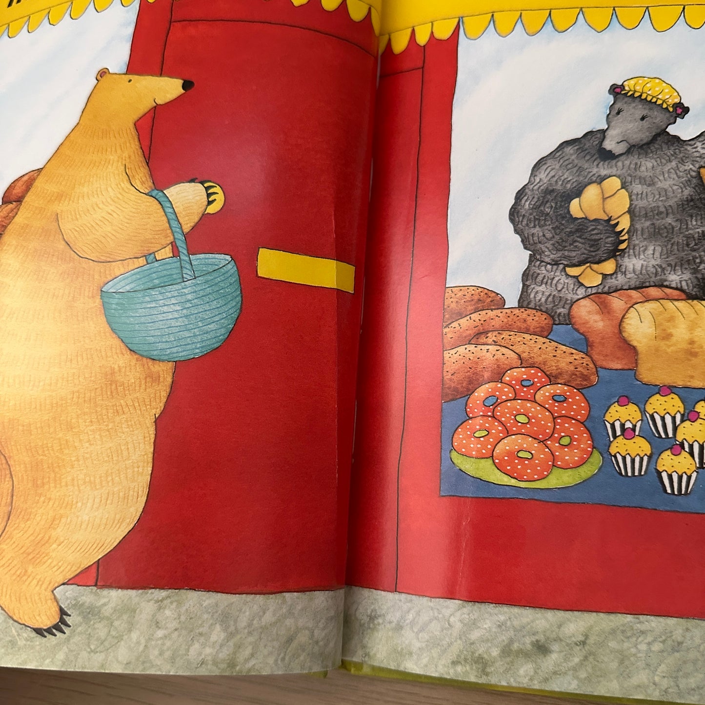 Bear About Town | 2000 | Hardcover | Stella Blackstone