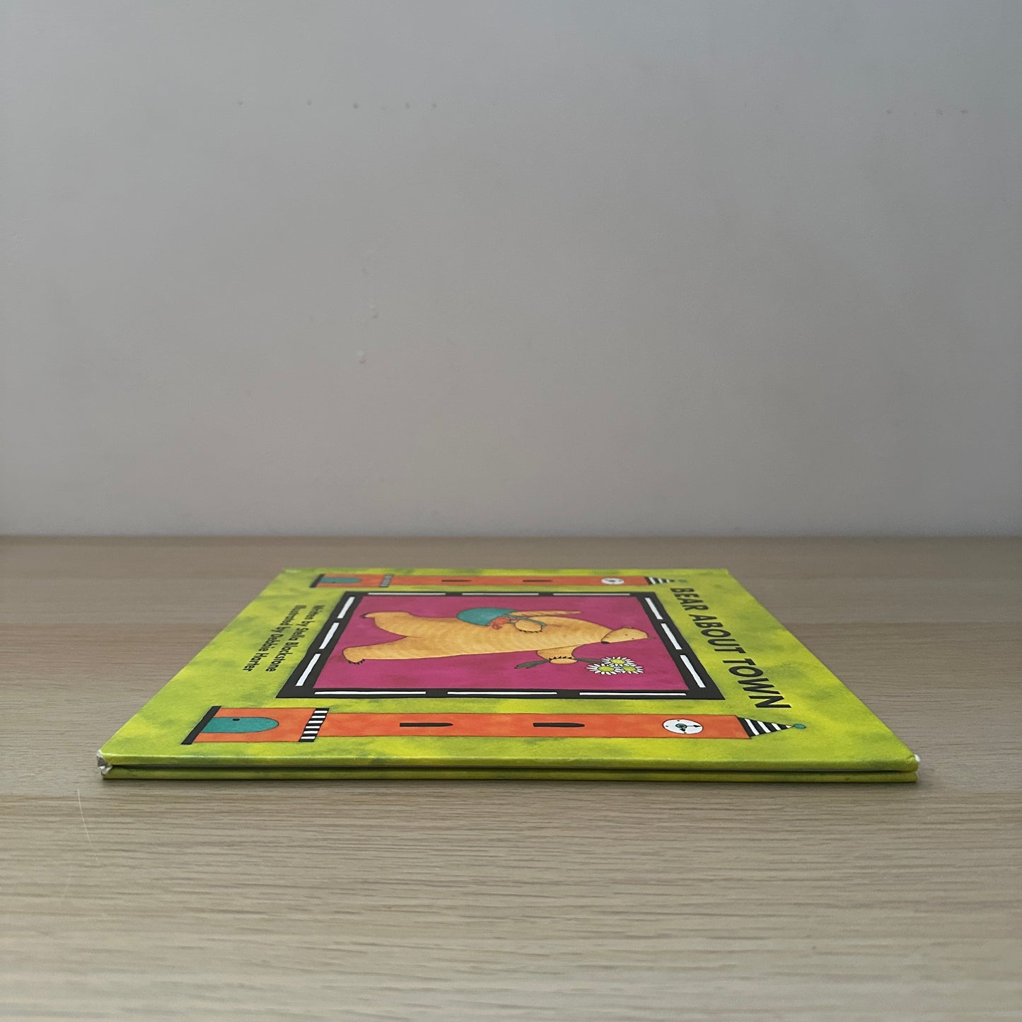 Bear About Town | 2000 | Hardcover | Stella Blackstone