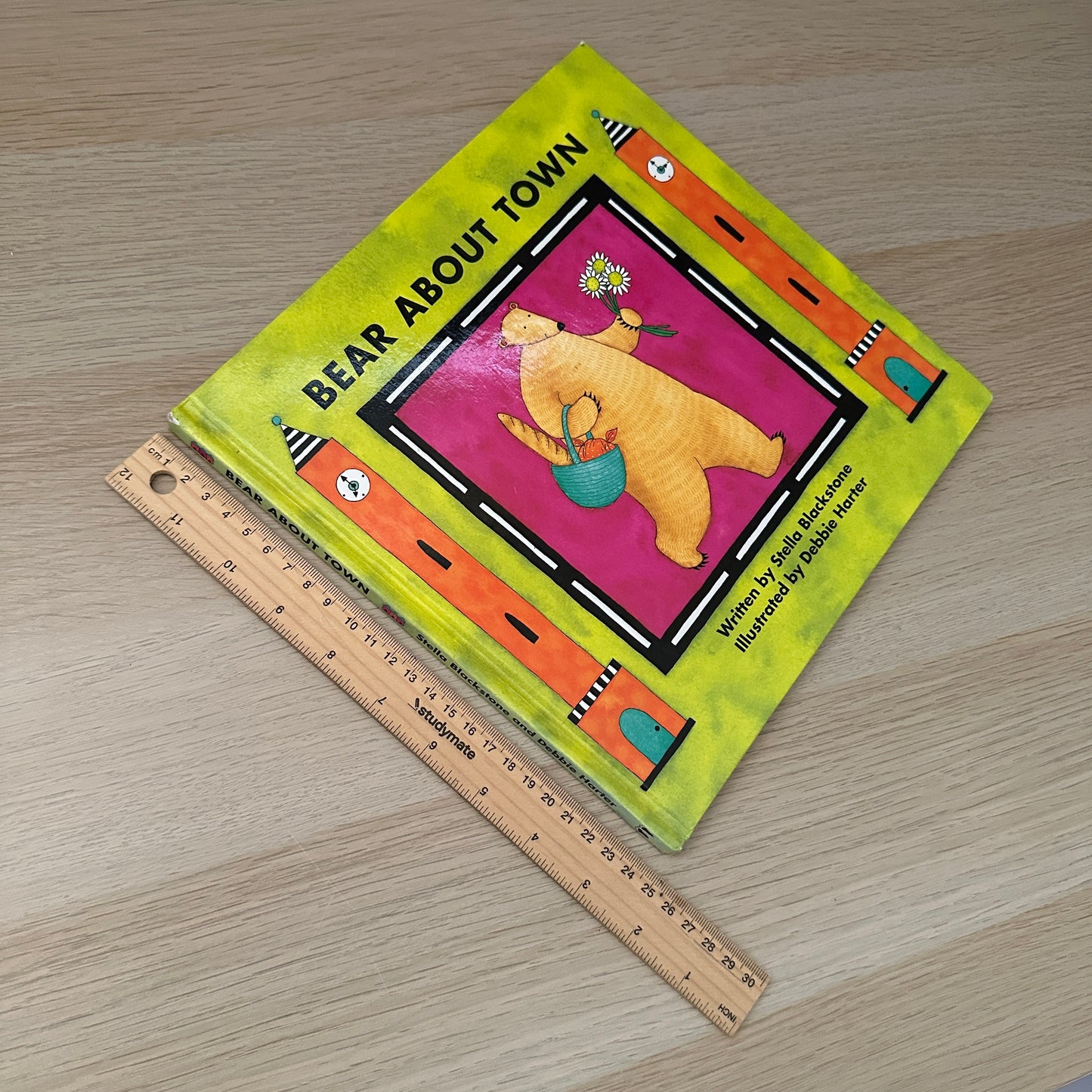 Bear About Town | 2000 | Hardcover | Stella Blackstone