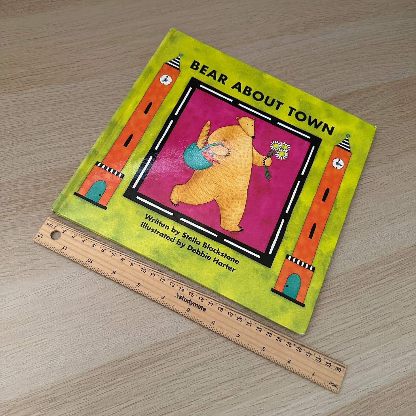 Bear About Town | 2000 | Hardcover | Stella Blackstone