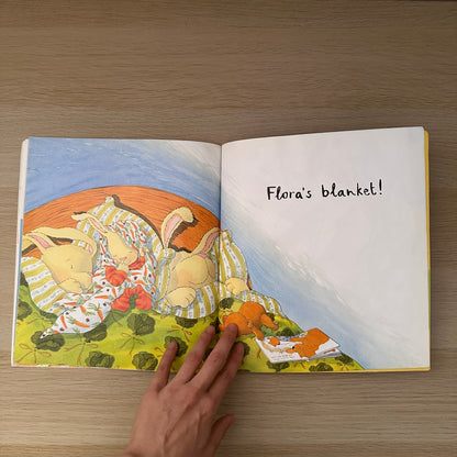 Flora's Blanket | Paperback | Debi Gliori
