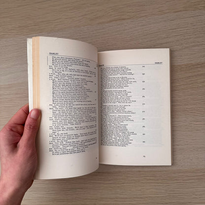 Hamlet: The BBC TV Shakespeare | 1980 | William Shakespeare & Peter Alexander