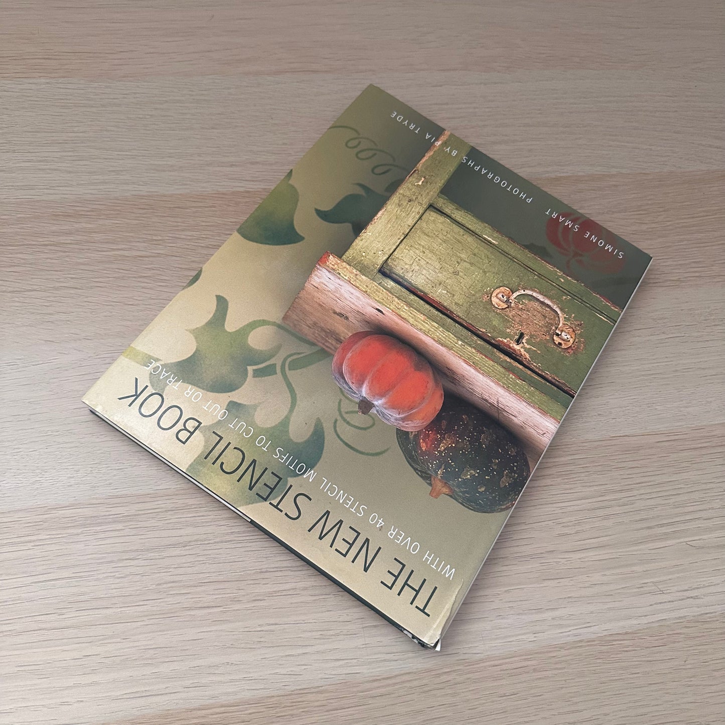 The New Stencil Book | Simone Smart