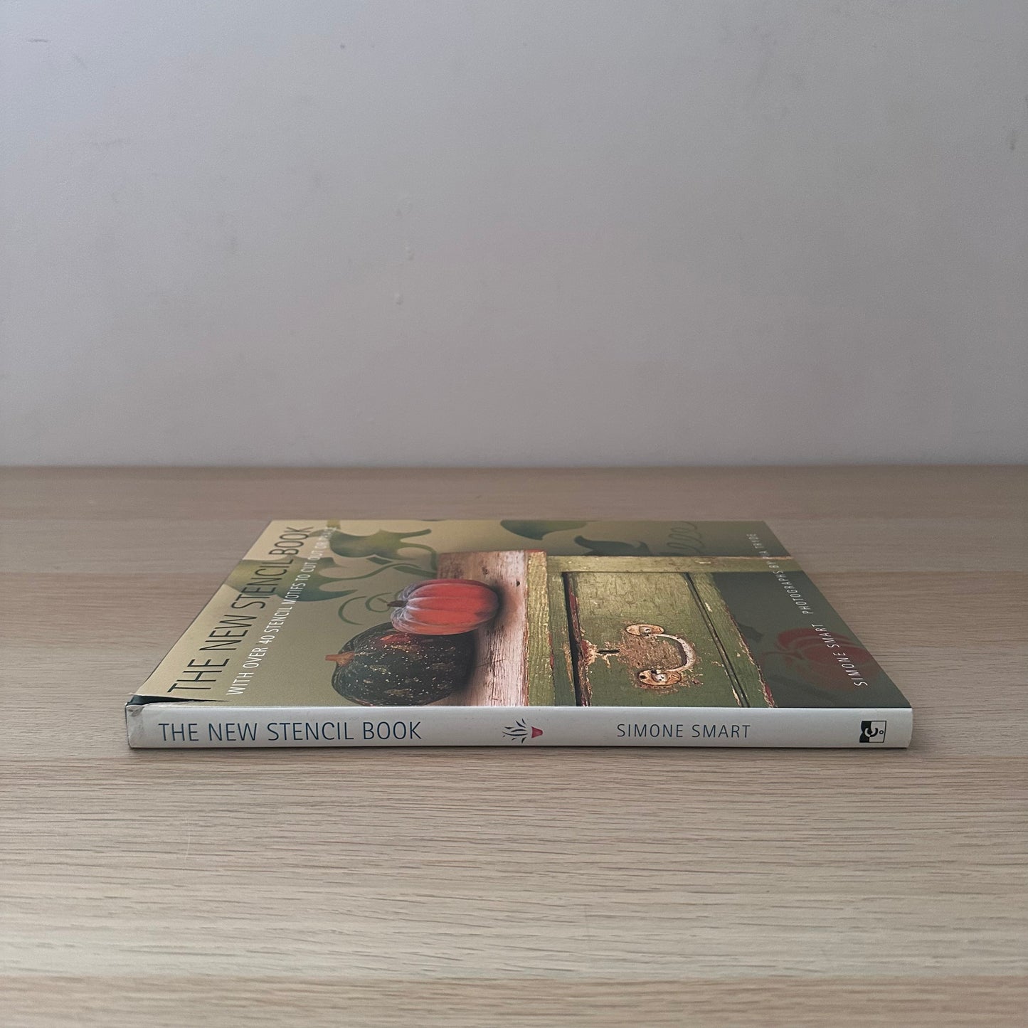 The New Stencil Book | Simone Smart