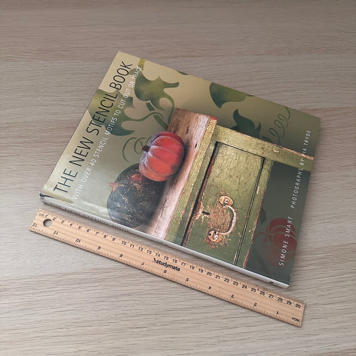 The New Stencil Book | Simone Smart