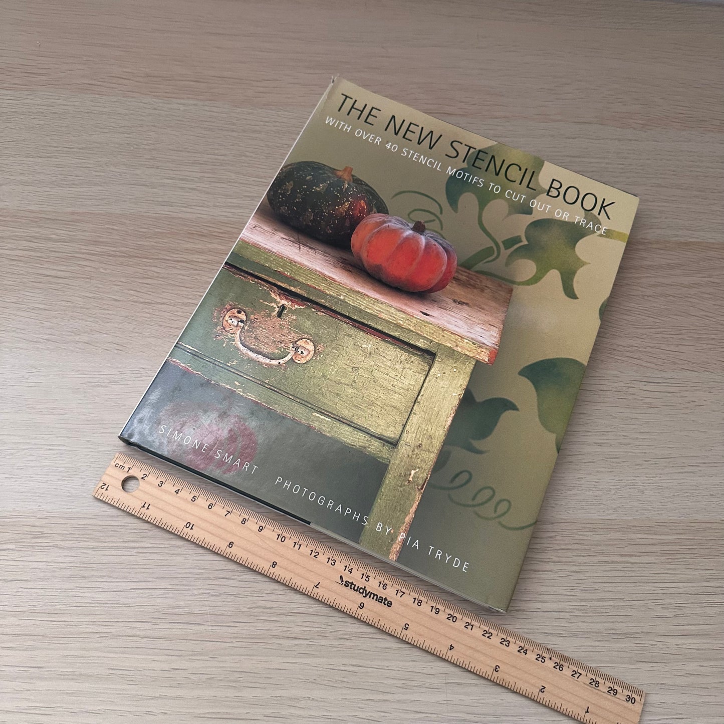 The New Stencil Book | Simone Smart