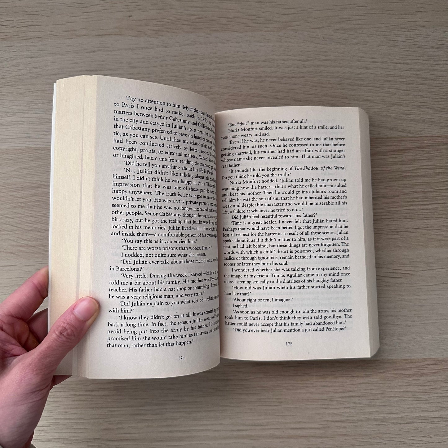 The Shadow of the Wind | Paperback | Carlos Ruiz Zafon