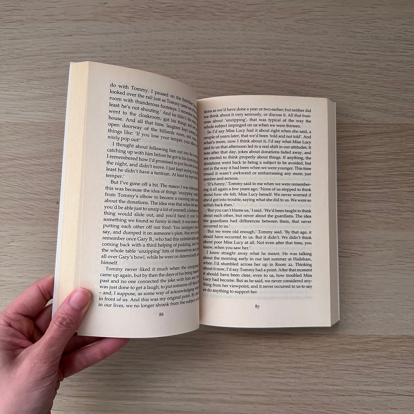 Never Let Me Go | Paperback | Kazuo Ishiguro