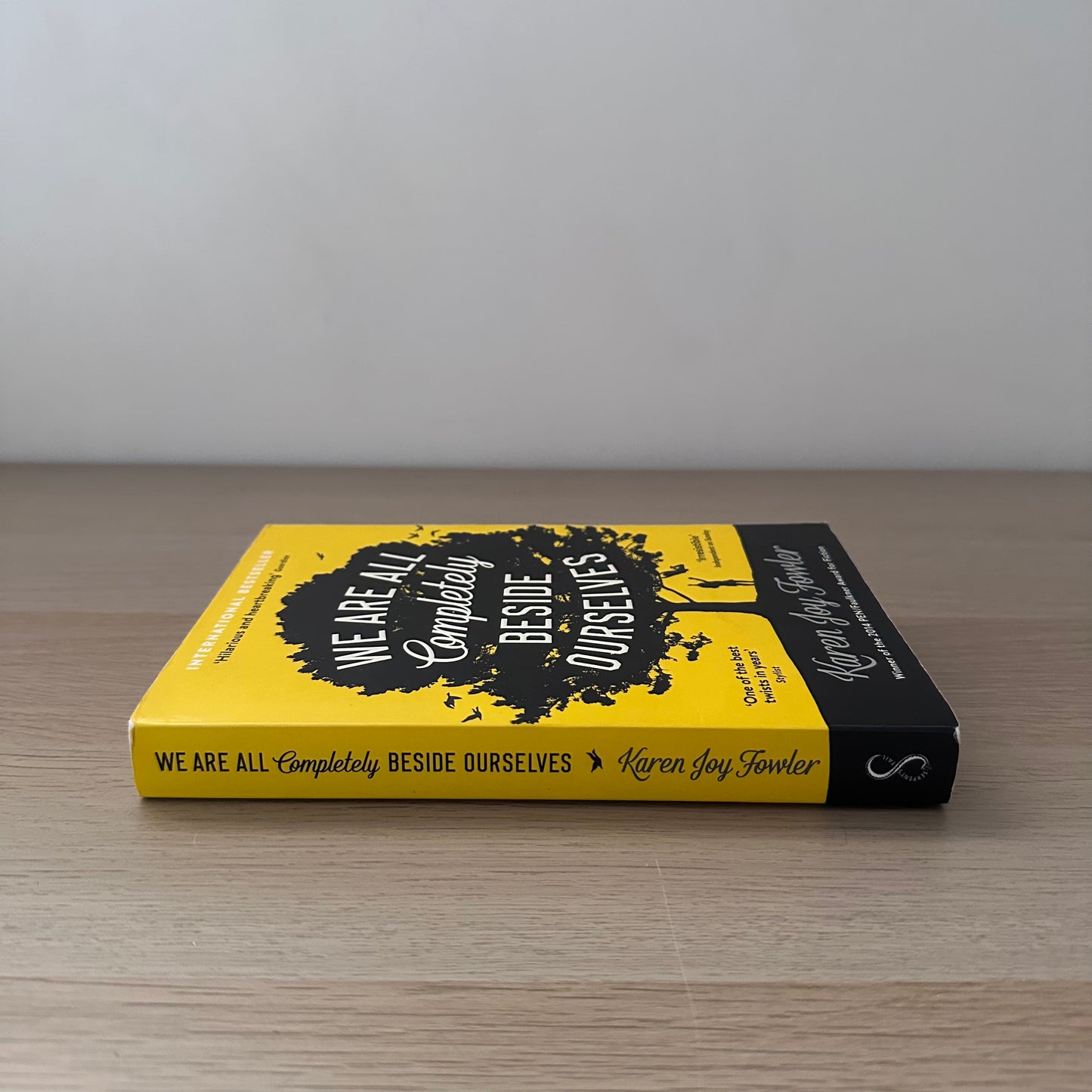 We are all completely beside ourselves | Paperback | Karen Joy Fowler