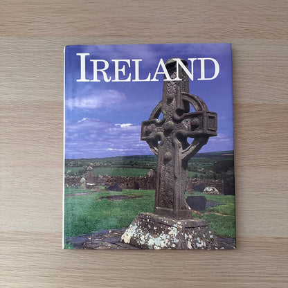 Ireland | 1994 | Simona Ratchetti | Tiger Books International