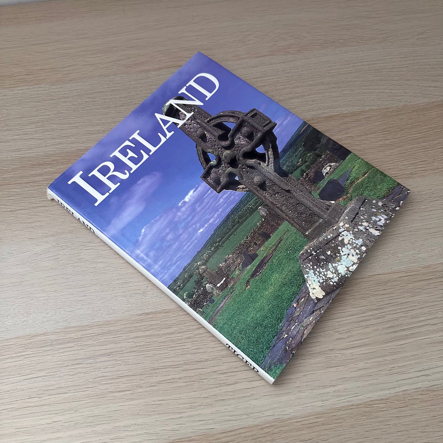 Ireland | 1994 | Simona Ratchetti | Tiger Books International