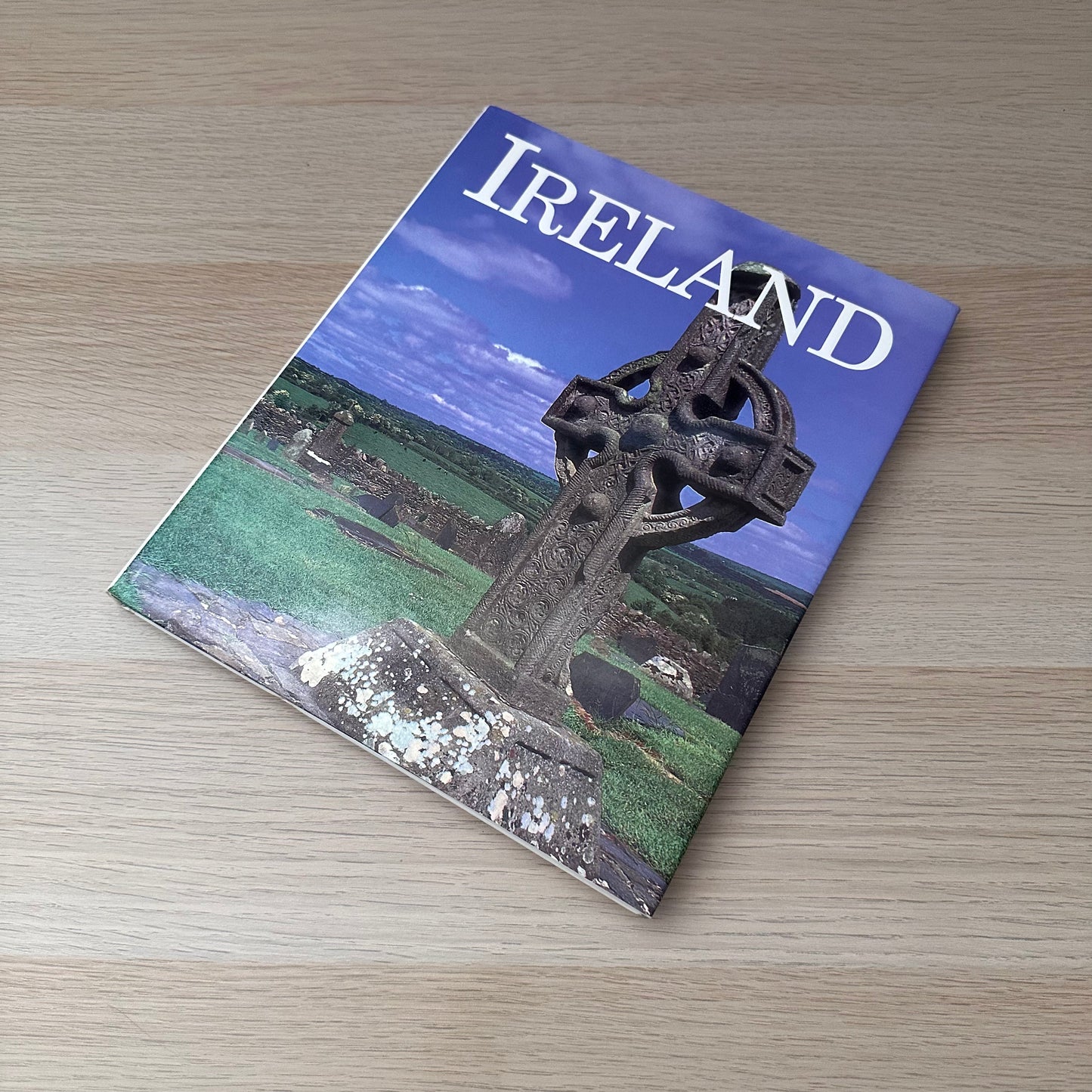 Ireland | 1994 | Simona Ratchetti | Tiger Books International