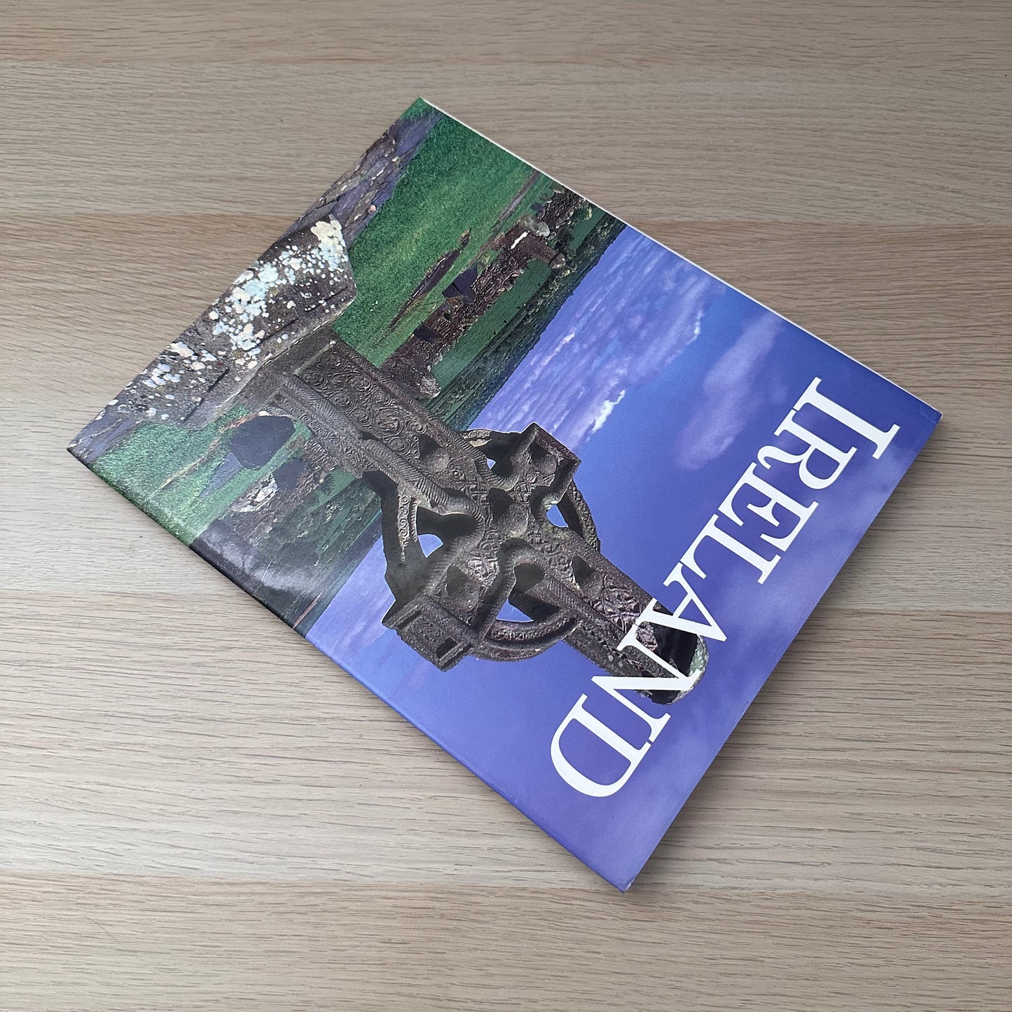 Ireland | 1994 | Simona Ratchetti | Tiger Books International