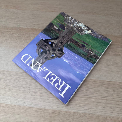 Ireland | 1994 | Simona Ratchetti | Tiger Books International