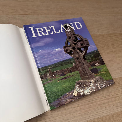Ireland | 1994 | Simona Ratchetti | Tiger Books International