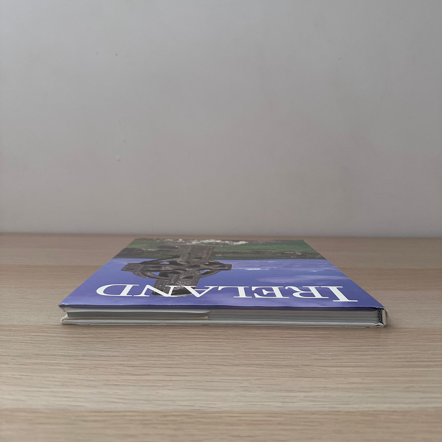 Ireland | 1994 | Simona Ratchetti | Tiger Books International