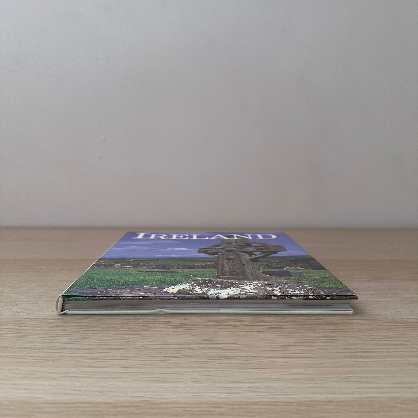 Ireland | 1994 | Simona Ratchetti | Tiger Books International