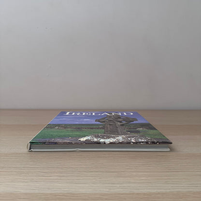 Ireland | 1994 | Simona Ratchetti | Tiger Books International