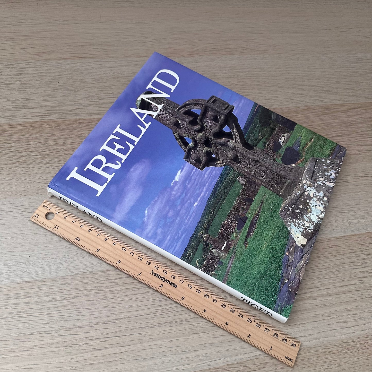 Ireland | 1994 | Simona Ratchetti | Tiger Books International